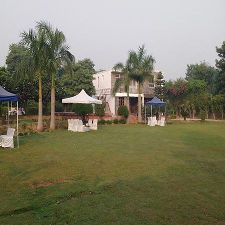 Club Awara Holiday Resort Manesar Luaran gambar